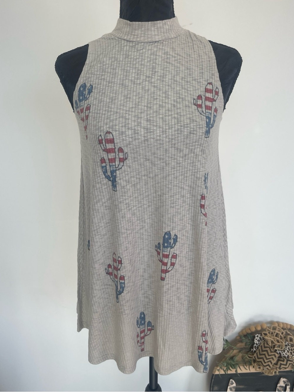 Mock Neck Sleeveless Tank Top with American Flag Cactus Print - Beige